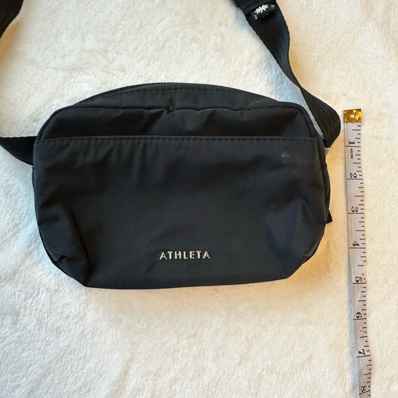 Athleta Belt Bag All About Crossbody Black Like New - Picture 6 of 7